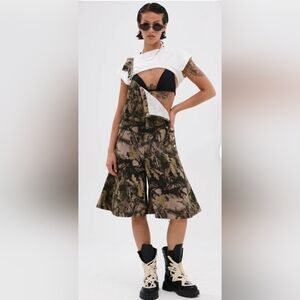 Sold Out AKIRA Carmine Oversized Camouflage Overalls Shorts Shortalls SZ LG